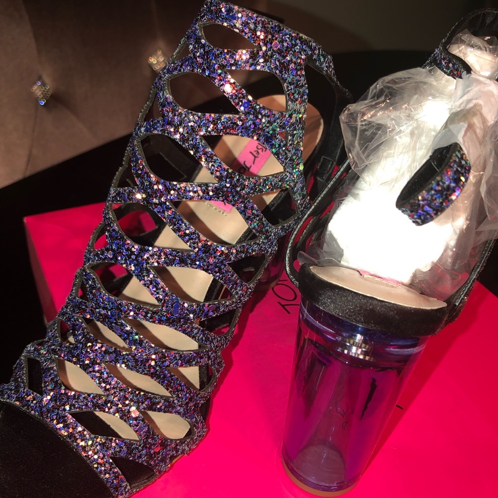 Brand new Betsey Johnson Kerena Sandals 8.5
